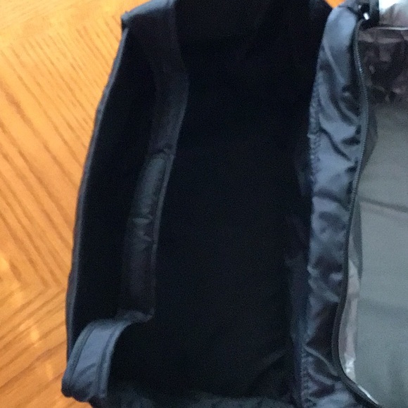 Case Logic soft-sided trunk organizer with cooler - Picture 5 of 6